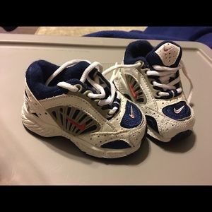 EUC Nike Size 2 (2005) boys shoes baby